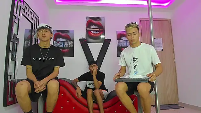 VERY HOT GUYS online show from October 7, 2025, 7:15 pm