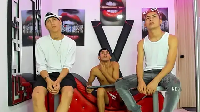 VERY HOT GUYS online show from October 21, 2025, 1:27 am