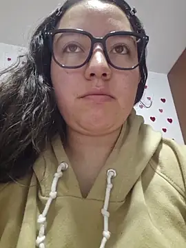 Snapshot of annyaparis chatting on February 18, 2026, 1:14 am annyaparis online show from February 18, 2026, 1:14 am