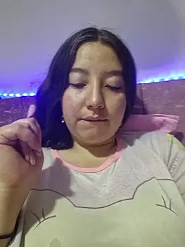 Snapshot of annyaparis chatting on December 21, 2025, 12:57 am annyaparis online show from December 21, 2025, 12:57 am