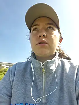 Snapshot of annyaparis chatting on December 17, 2025, 2:11 pm annyaparis online show from December 17, 2025, 2:11 pm