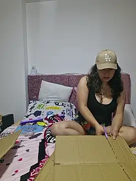 Snapshot of annyaparis chatting on January 15, 2026, 12:47 am annyaparis online show from January 15, 2026, 12:47 am