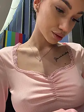 ilariea girl online show from February 6, 2026, 6:04 pm