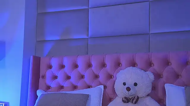 Snapshot of AmyraMoon chatting on October 11, 2025, 4:13 am AmyraMoon online show from October 11, 2025, 4:13 am