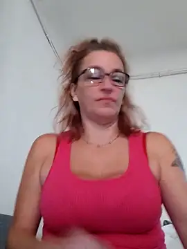 Fifi83Bell online show from October 24, 2025, 8:35 am