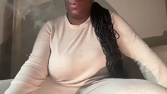 nanaisbackk online show from October 10, 2025, 6:25 am