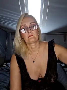 Jenny Blum online show from October 8, 2025, 8:05 am