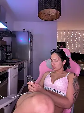 LaPetiteKim online show from April 15, 2026, 7:58 pm