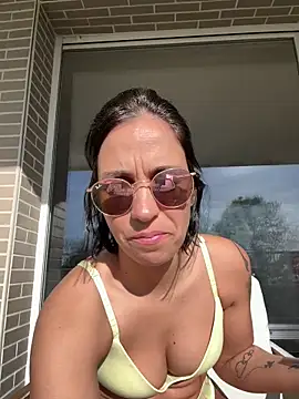 LaPetiteKim online show from April 9, 2026, 7:47 am