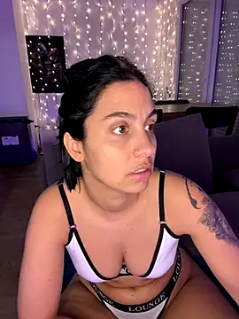 LaPetiteKim online show from October 22, 2025, 7:46 pm