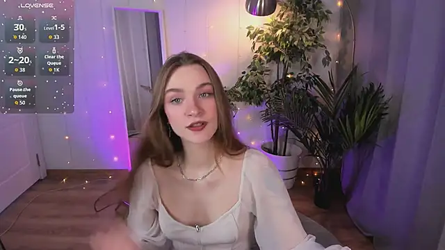 Snapshot of PollyMayer chatting on February 18, 2026, 8:49 pm PollyMayer online show from February 18, 2026, 8:49 pm