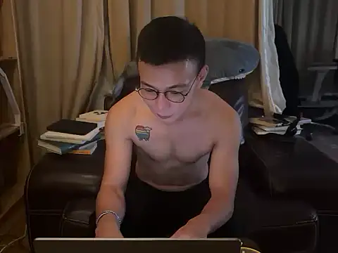 loootooo online show from October 5, 2025, 3:36 pm