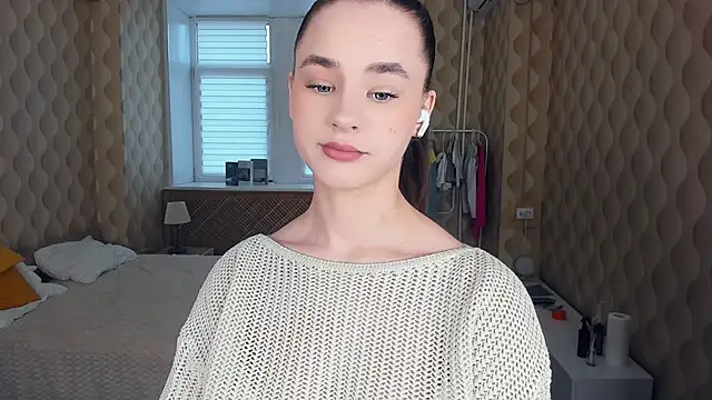 JinnyMcie online show from October 19, 2025, 9:34 am