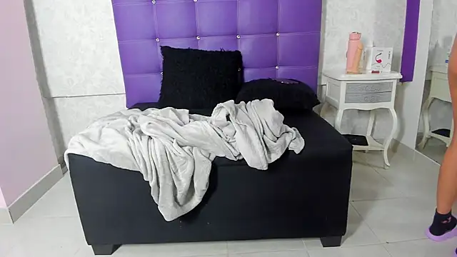 LeaMoreau22 online show from November 7, 2025, 11:48 am