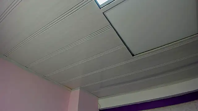 LeaMoreau22 online show from November 18, 2025, 11:57 am