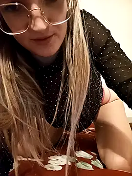 YannaMilters online show from December 1, 2025, 12:39 pm