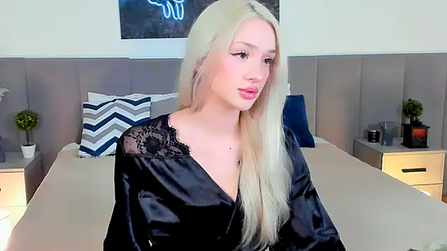 SugarWhisper online show from November 28, 2025, 4:07 pm