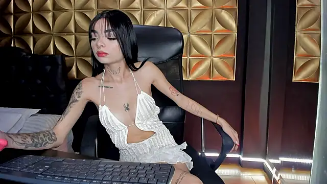 scarlettvelvet  online show from November 27, 2025, 2:39 pm