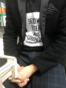 chougegg0214 online show from November 13, 2025, 11:14 am