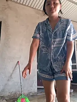 nhimxu online show from October 12, 2025, 2:24 am