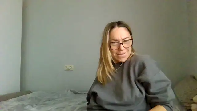 Snapshot of Kinky21 chatting on October 8, 2025, 9:44 am Kinky21 online show from October 8, 2025, 9:44 am