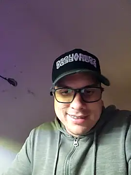 Berbardo0310 online show from September 30, 2025, 8:04 pm