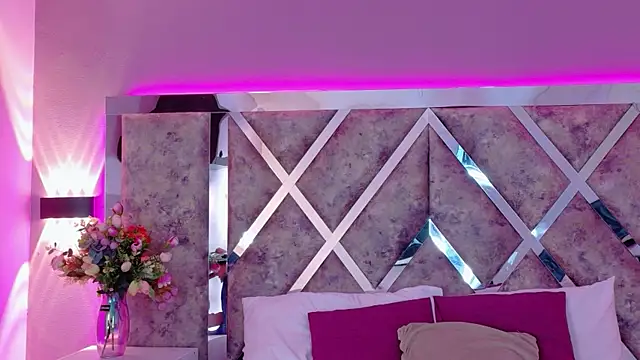 MeganR  online show from April 14, 2026, 11:15 am