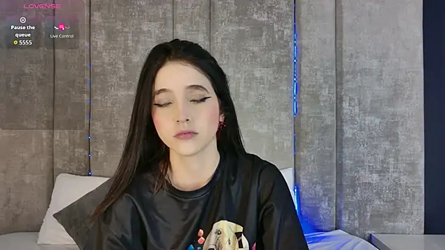 MeganR  online show from November 22, 2025, 3:27 am