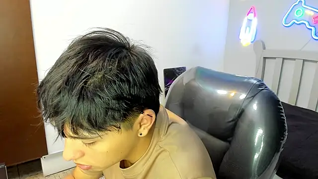 StiwenTwink online show from November 17, 2025, 4:11 pm