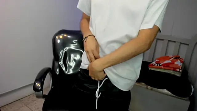 StiwenTwink online show from November 28, 2025, 1:44 pm