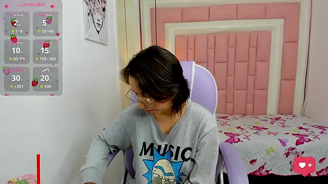 Klaret Toy online show from March 24, 2026, 9:04 pm