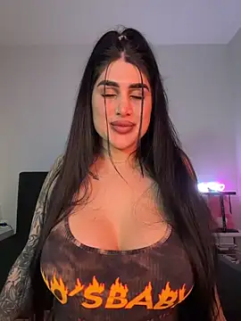 Niinarosee online show from April 20, 2026, 2:03 am