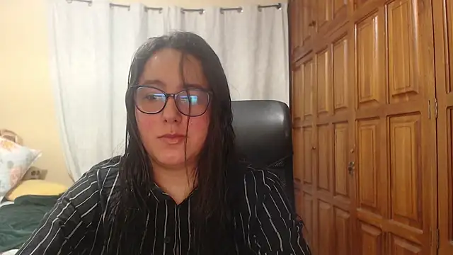 Venus cat  online show from April 5, 2026, 2:40 am