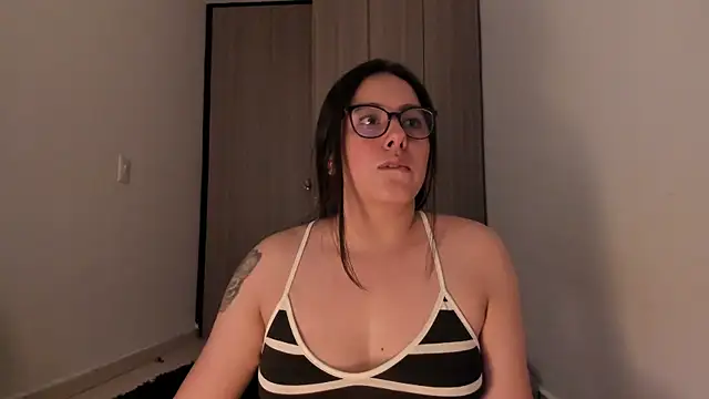 Venus cat  online show from October 9, 2025, 8:42 pm