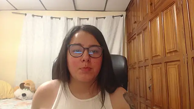 Snapshot of Venus_cat_ chatting on May 17, 2026, 2:22 am Venus cat online show from May 17, 2026, 2:22 am