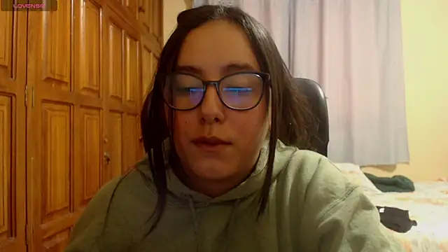 Venus cat  online show from December 14, 2025, 8:42 am