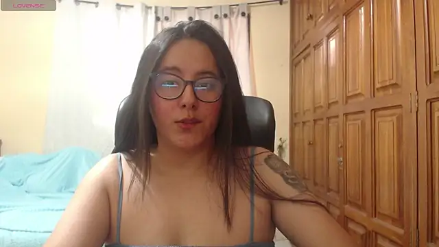 Snapshot of Venus_cat_ chatting on June 25, 2026, 6:46 pm Venus cat online show from June 25, 2026, 6:46 pm