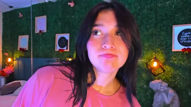 Rubyvixxen  online show from October 28, 2025, 3:40 am