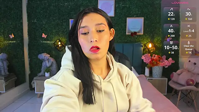 Rubyvixxen  online show from October 22, 2025, 3:17 am