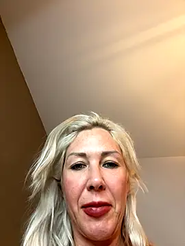 Snapshot of KellyBlondx chatting on October 1, 2025, 7:18 pm KellyBlondx online show from October 1, 2025, 7:18 pm