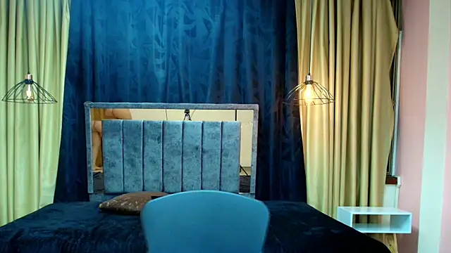 scarlet milf  online show from October 31, 2025, 5:15 am