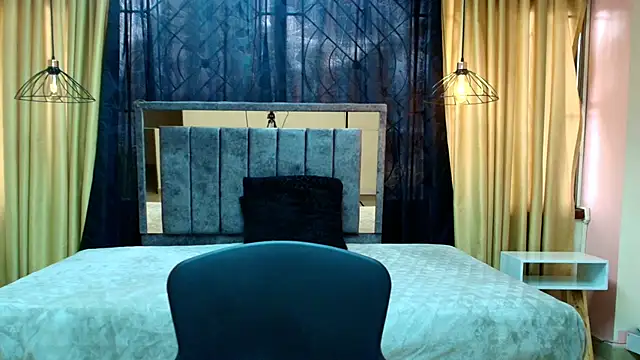 scarlet milf  online show from November 3, 2025, 7:39 pm