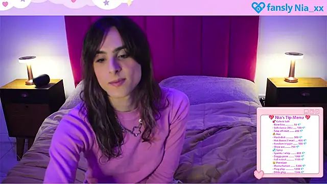 estrogen nia online show from October 2, 2025, 10:02 pm