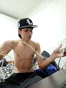 mazo18 online show from February 15, 2026, 4:46 am