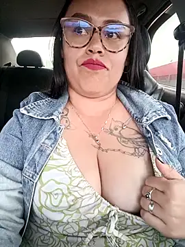 Italia 12 online show from October 21, 2025, 10:09 pm