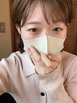 momo yuipu online show from October 6, 2025, 12:56 am