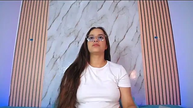 PiaGelvez online show from January 13, 2026, 8:02 pm