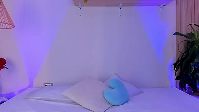 Megan Ritz online show from October 14, 2025, 3:40 am