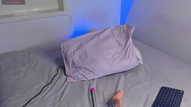 Snapshot of Alejarossi chatting on February 12, 2026, 4:07 pm Alejarossi online show from February 12, 2026, 4:07 pm