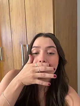 luiza barcelos online show from October 2, 2025, 5:49 pm